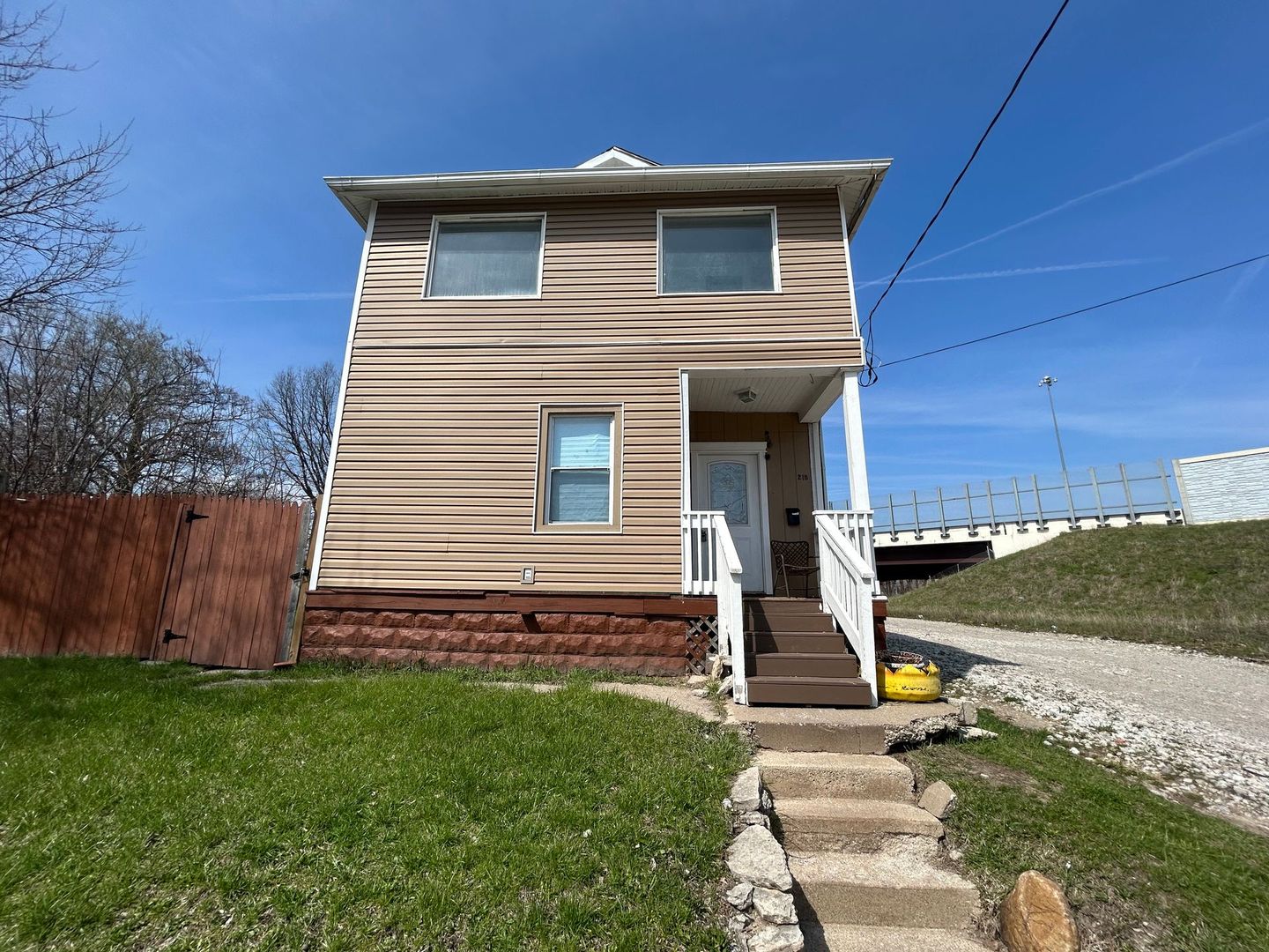 Toledo Apartment: 218 Segur Avenue