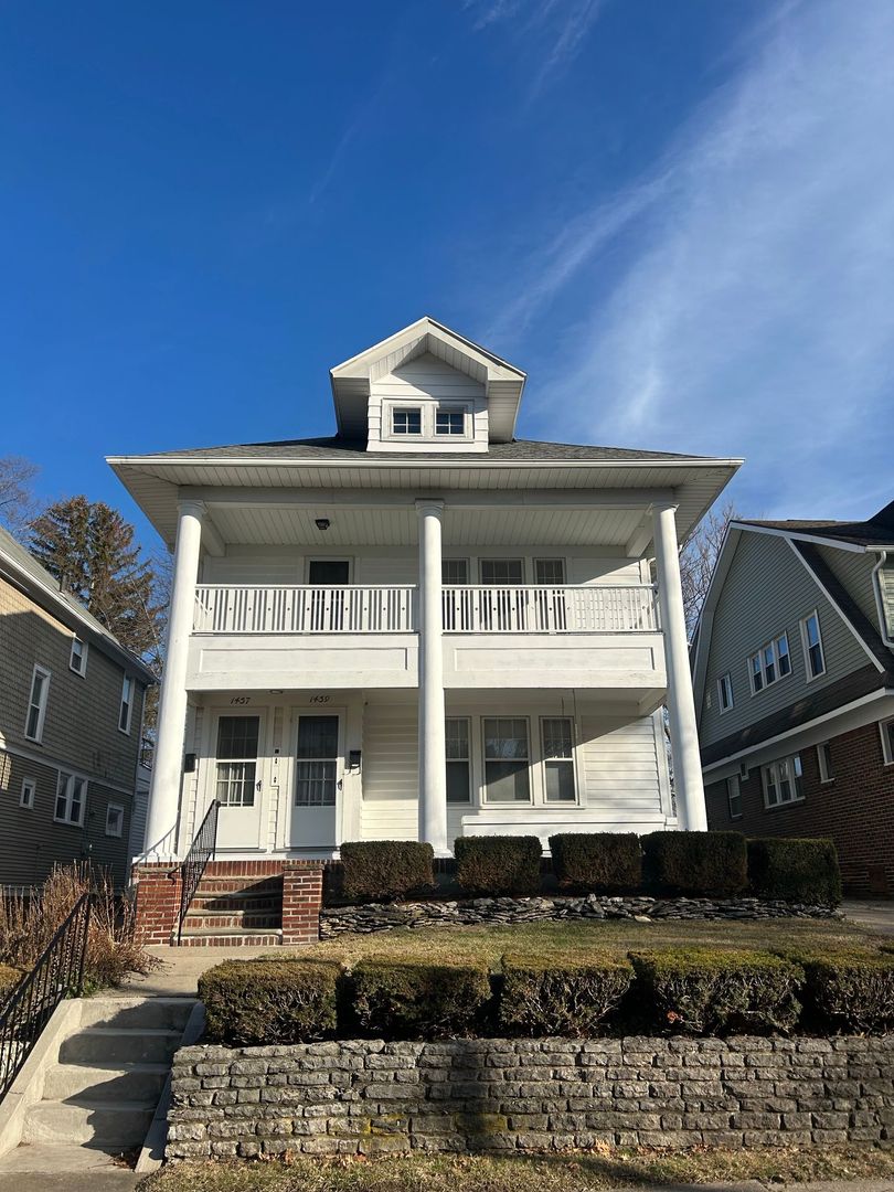 Toledo Apartment: 1439 Vassar Dr, Toledo, OH 43614