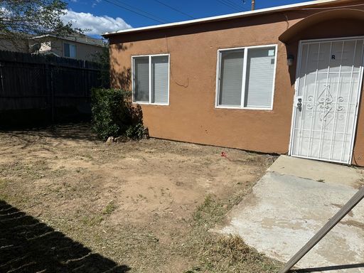 1 Bdrm READY NOW w/yard ELECTRIC & GAS INCLUDED!