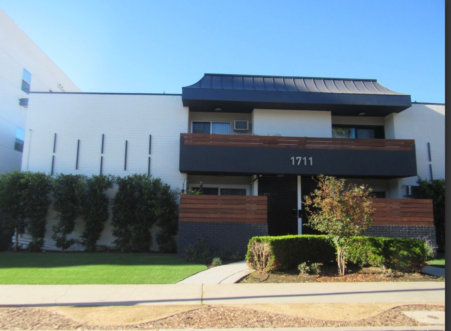 Los Angeles Apartment: 1711 Granville Ave.