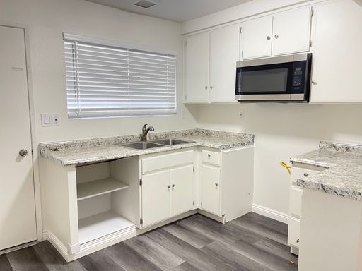 Spacious Newly painted Two-Bedroom Two-Bathroom Upstairs Apartment $1,795. – photo 1