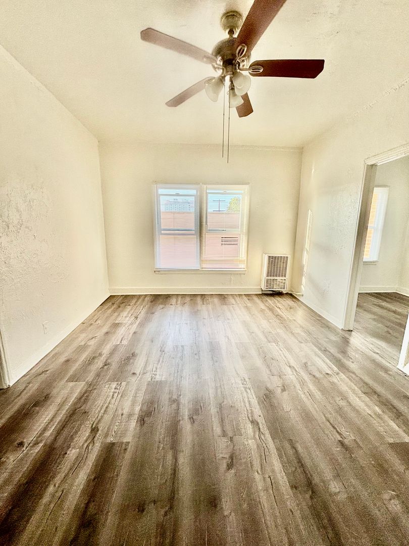 Los Angeles Apartment: 138 So. Westmoreland Ave.