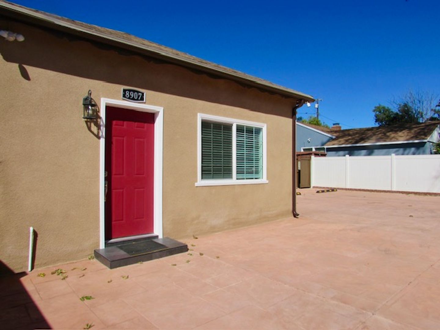 Northridge House: 8907 Amigo Avenue