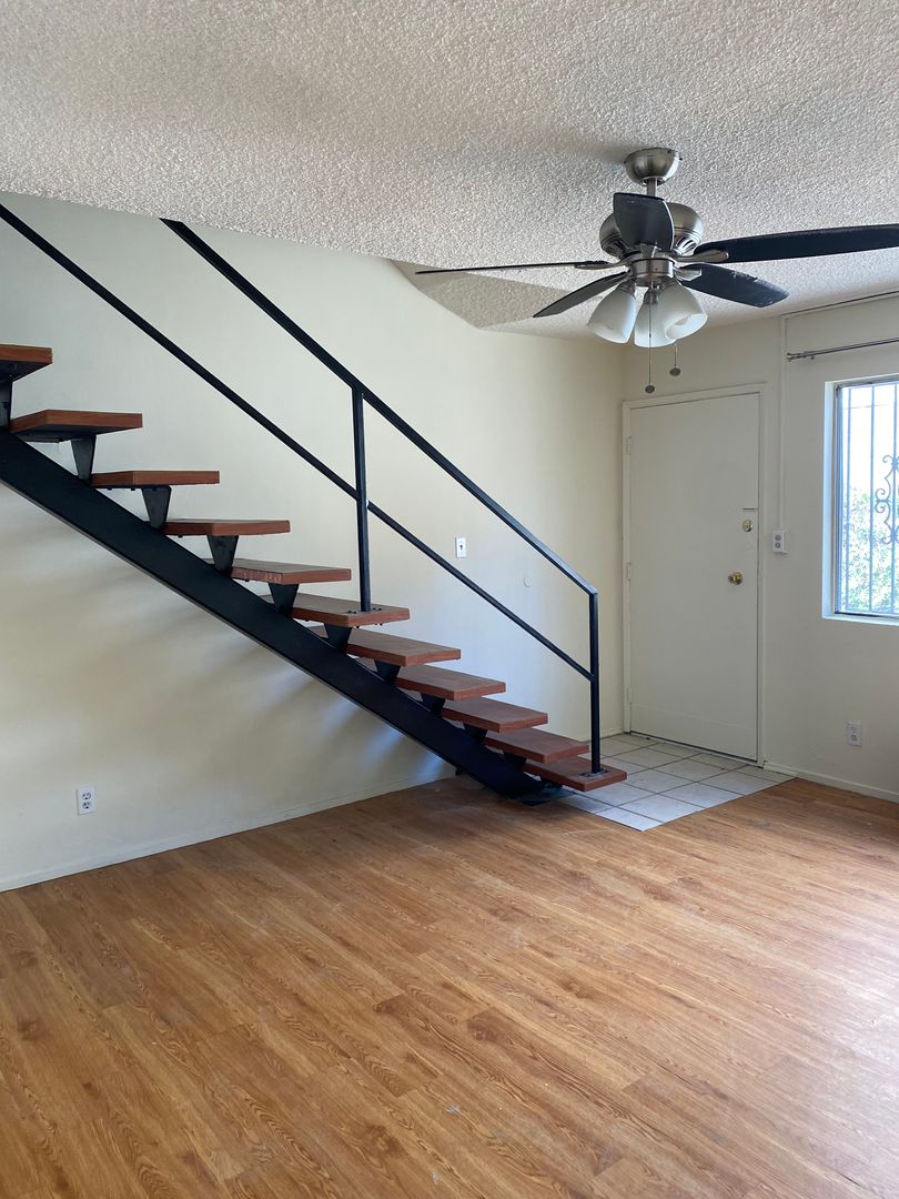 Los Angeles Apartment: 3636 Monon St