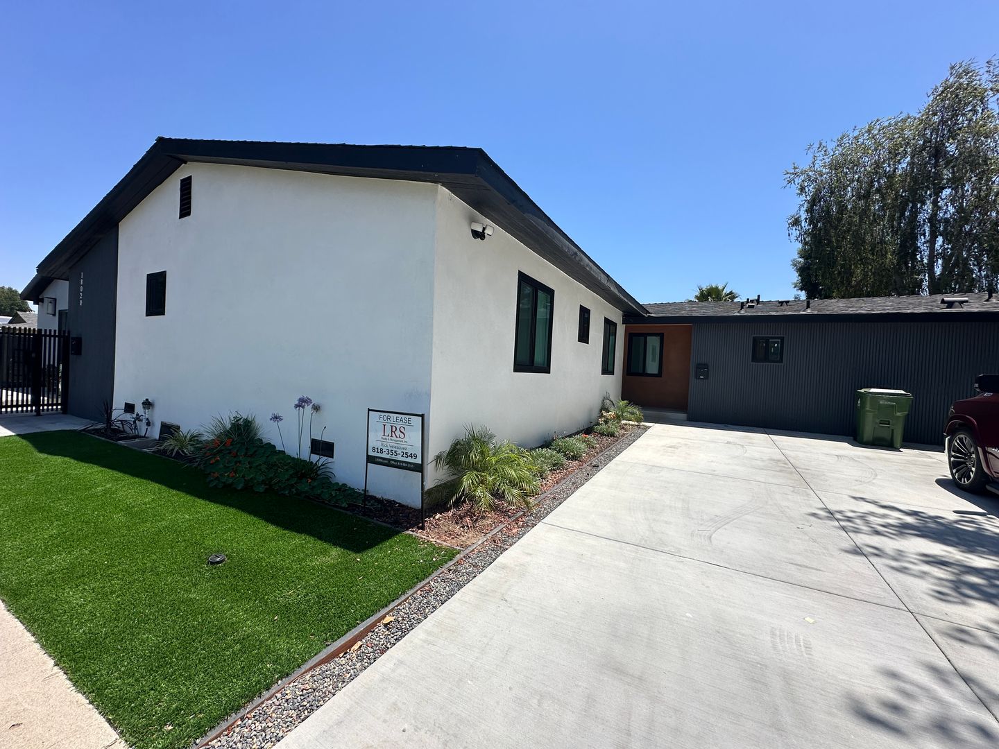 Reseda Apartment: 6724 Hesperia Ave.