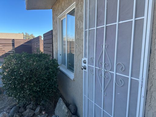 1+1 Rosamond with large fenced baclyard