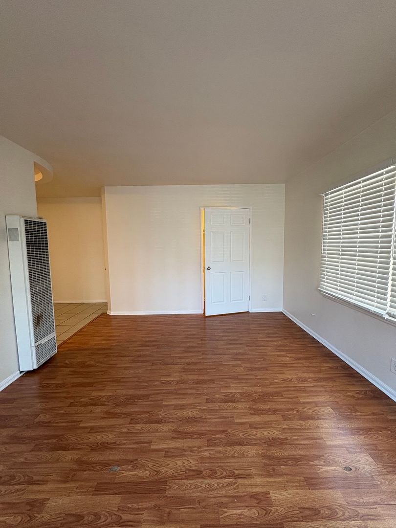 Los Angeles Apartment: 645 S. Burnside Ave.