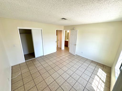 Large 1 bedroom & 1 bath in North Hollywood with parking