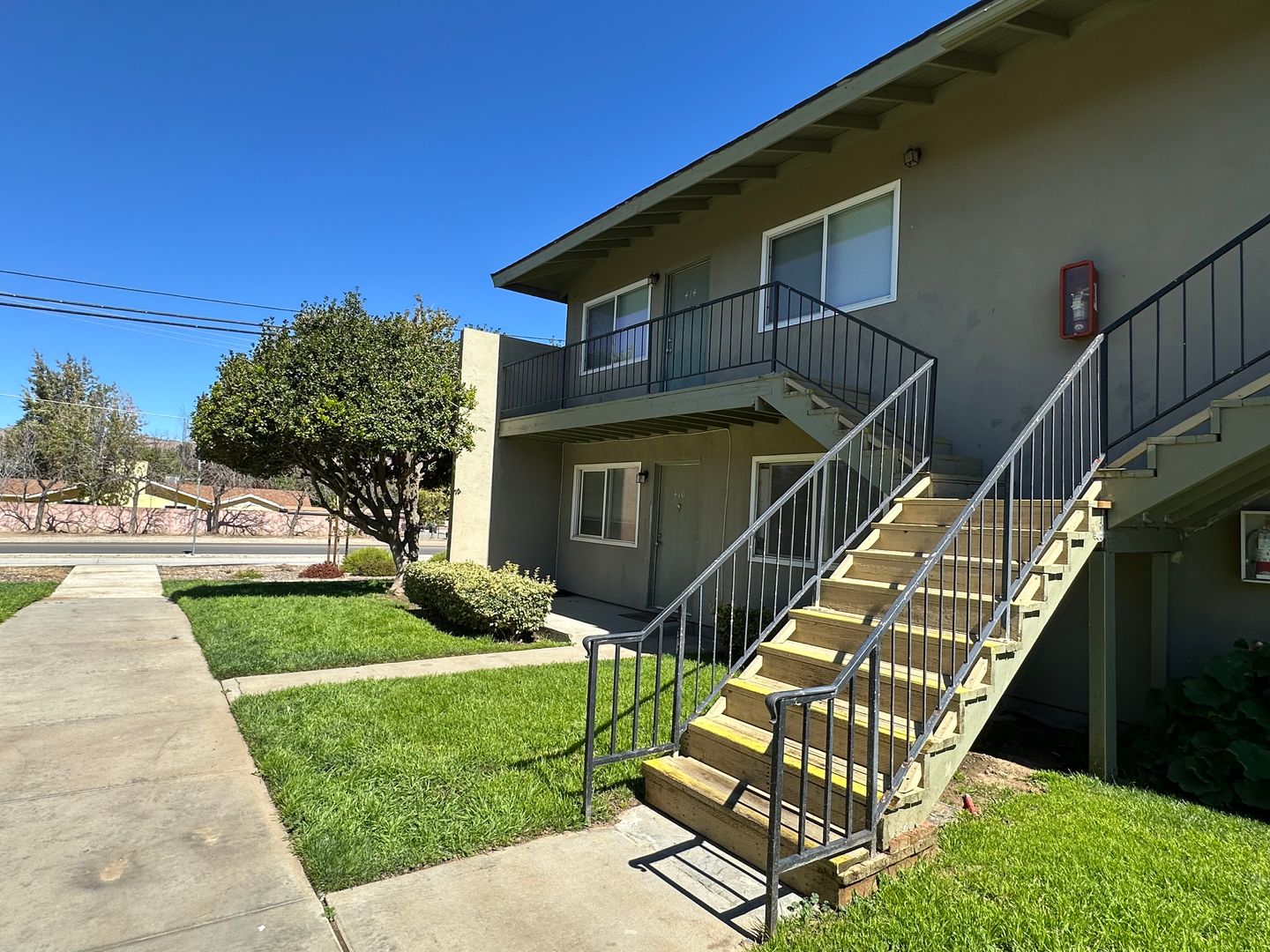 Tehachapi Apartment: 410 - 436 CA-202