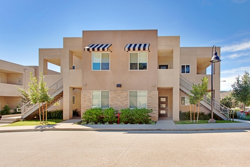 Beautiful 2 Bed, 2 Bath Luxury Apartment in Prime Thousand Oaks Location! – photo 1