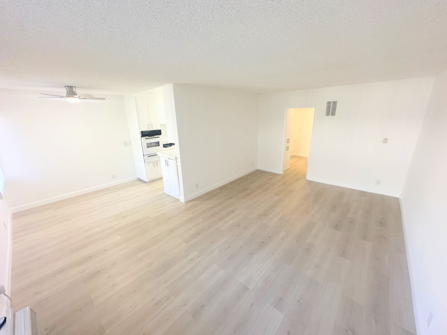 Canoga Park Apartment: 8750 Topanga Canyon Blvd. #3