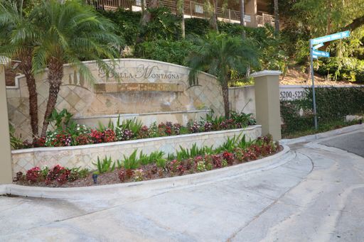 1/bedroom condo in Woodland Hills S. of Ventura Blvd. !