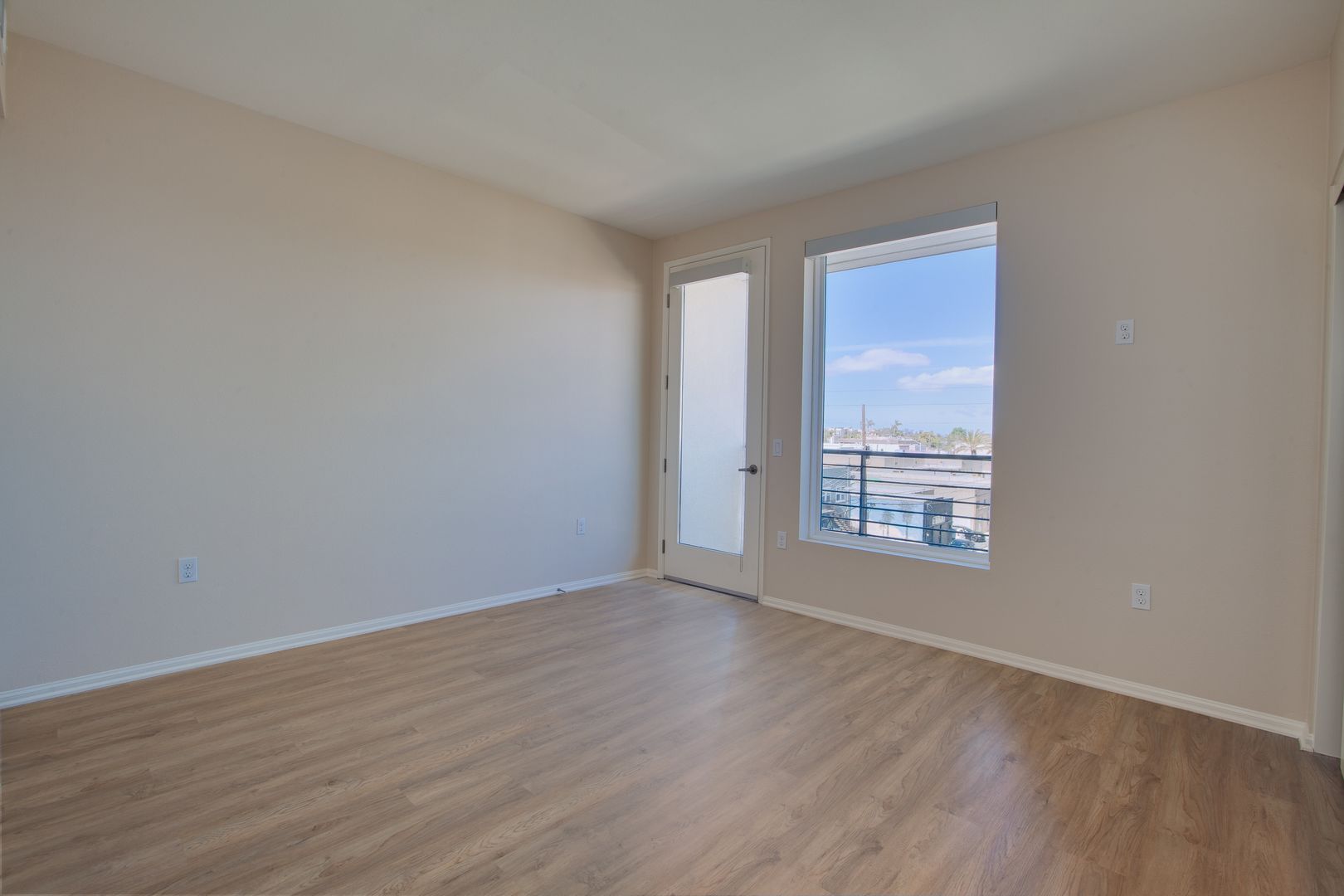 Huge 2 bed, Open Floor Plan, W/D in-unit + parking: Chula Vista at 3rd St. 3 of 12