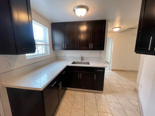 Beautifully Remodeled 2Bed/1Bath Apartment in Prime Glendale Location! – photo 1
