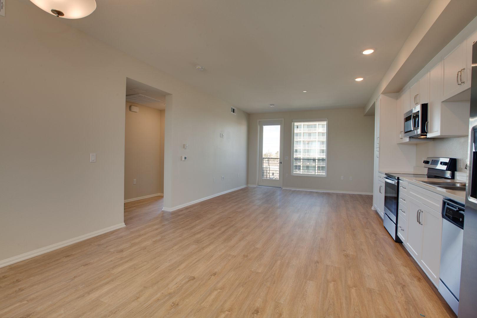 Huge 2 bed, Open Floor Plan, W/D in-unit + parking: Chula Vista at 3rd St. 6 of 12