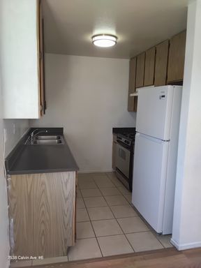 2 Bedroom Apartment in Reseda – photo 1