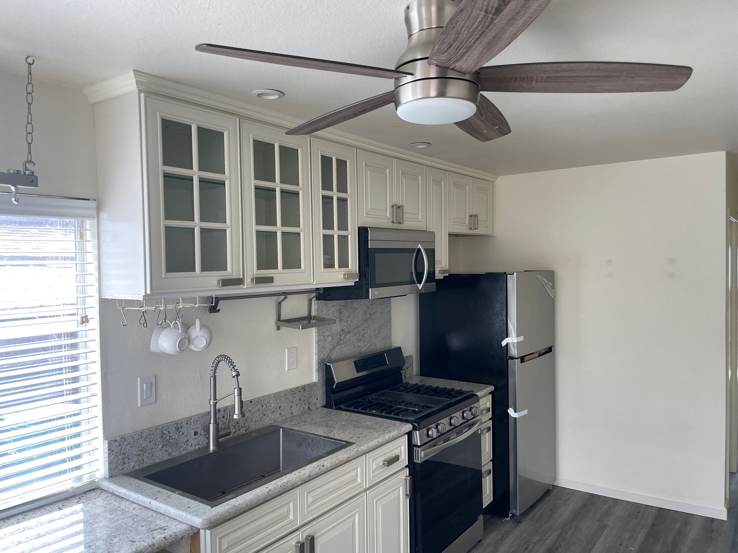 Long Beach Apartment: 1526-1528 E. 9th St.