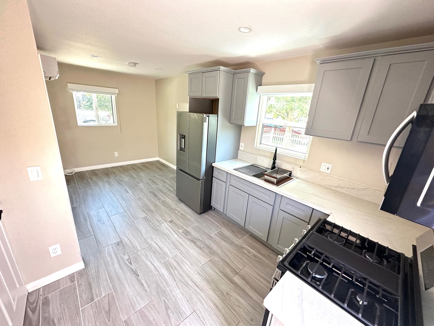 Winnetka Apartment: 20239 Hartland St