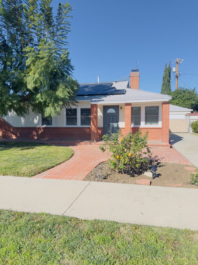 Northridge House: 17529 Lanark St.