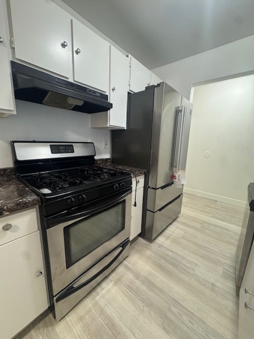 Van Nuys Apartment: 13925 Sherman Way