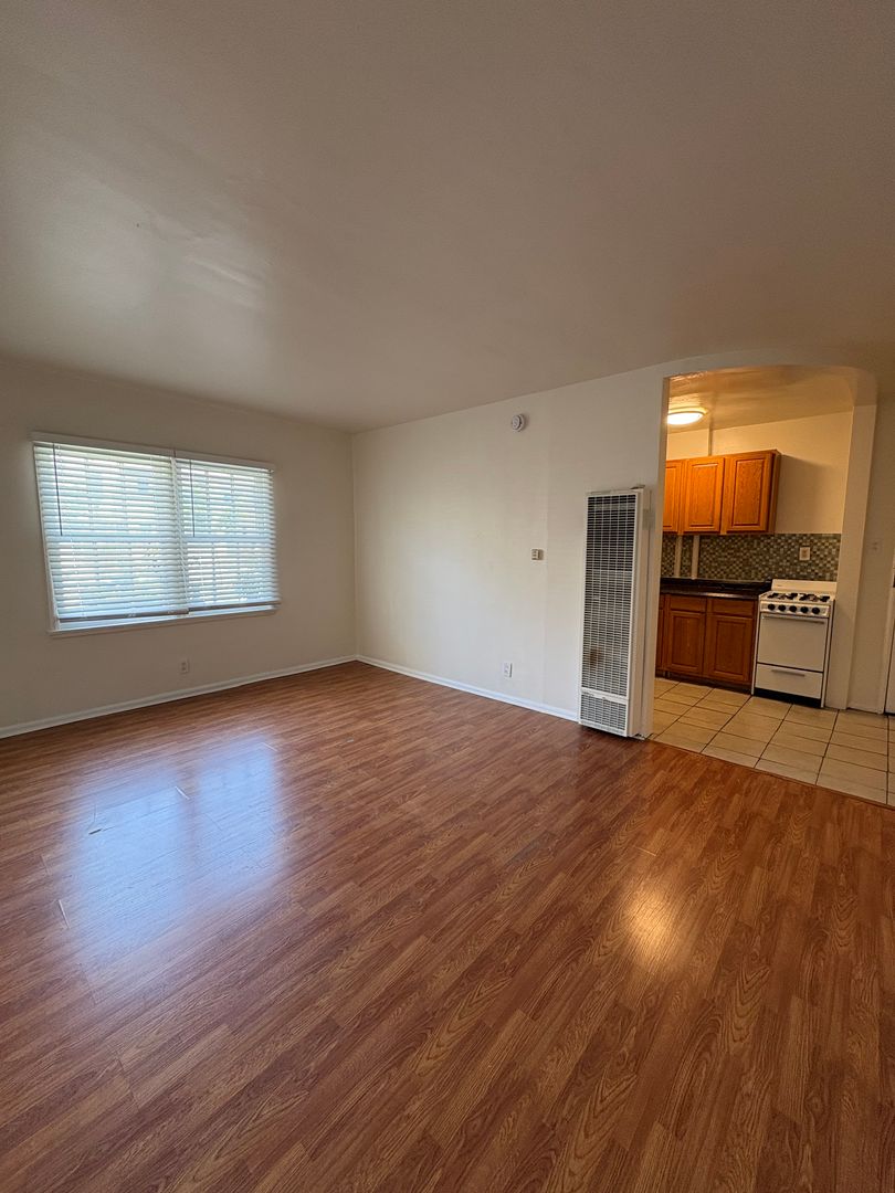 Los Angeles Apartment: 645 S. Burnside Ave.