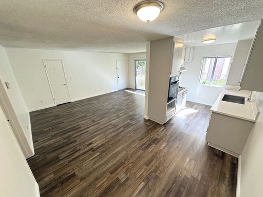 Updated unit, gated parking, and a pool. 1bd/1ba Move-in Ready! – photo 1