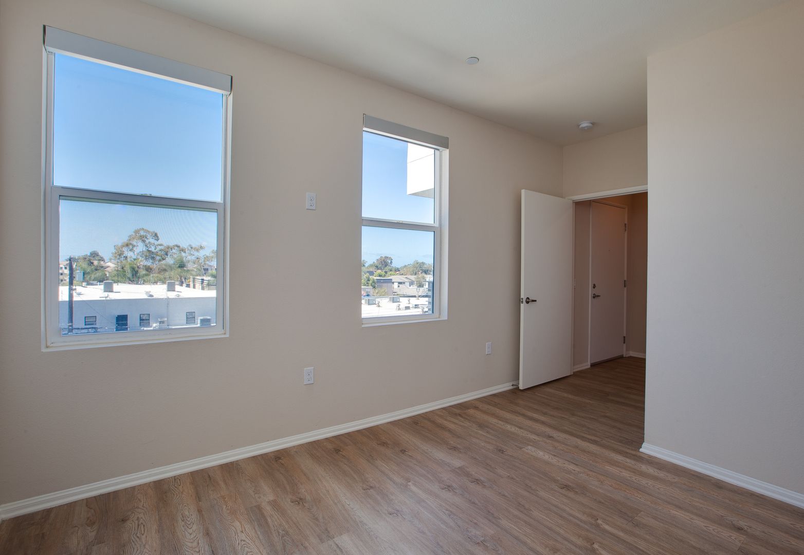 Huge 2 bed, Open Floor Plan, W/D in-unit + parking: Chula Vista at 3rd St. 12 of 12