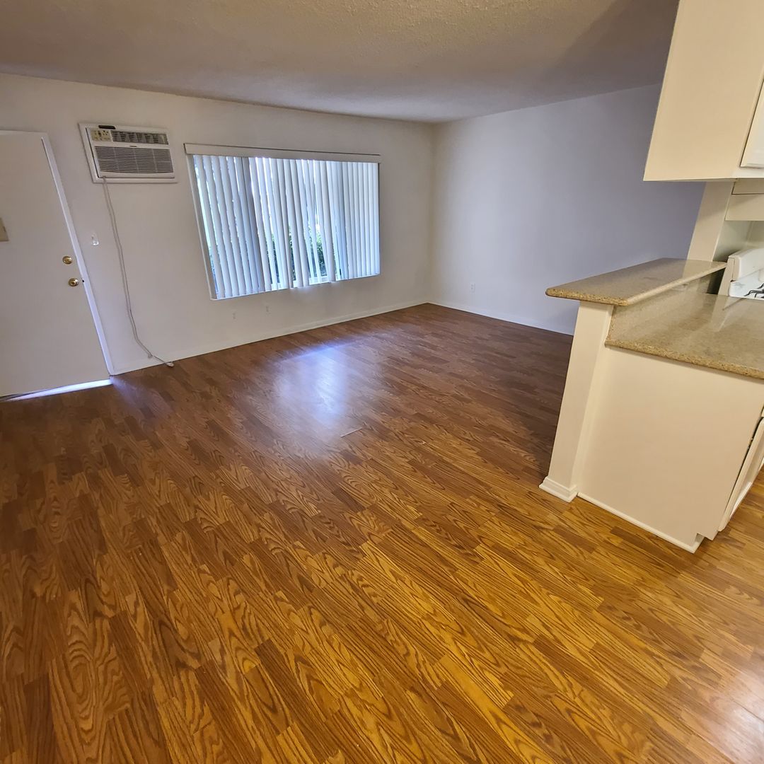 Los Angeles Apartment: 1755 Granville Ave.