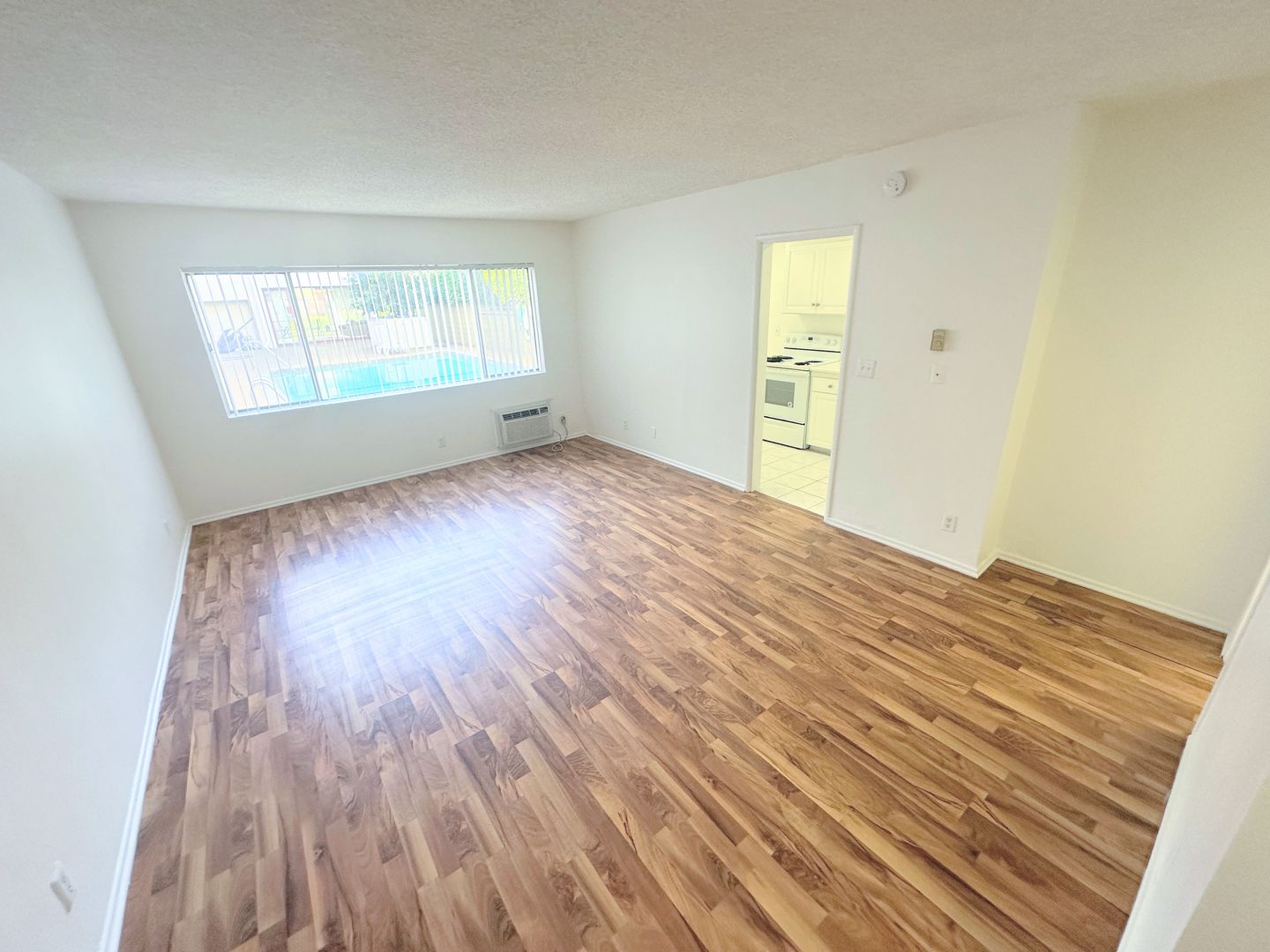 Los Angeles Apartment: 7367 Hollywood Blvd.  - 116