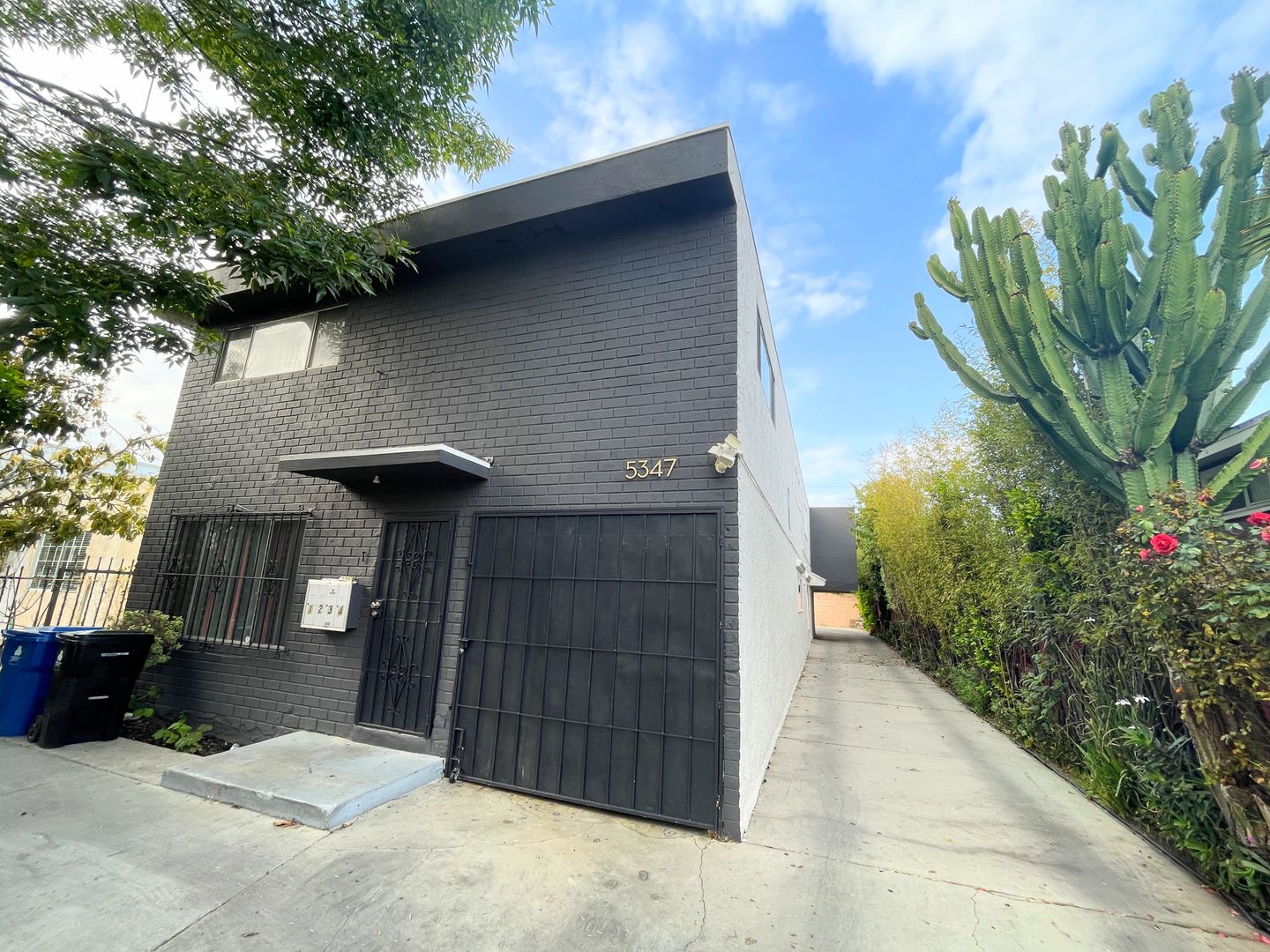 Los Angeles Apartment: 5347 Blackwelder Street