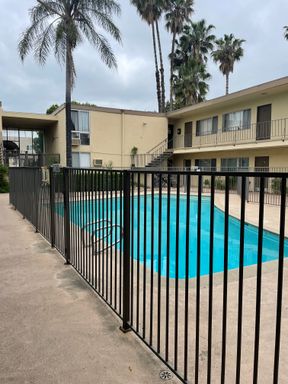 1 Bedroom +1 Bath with Laundry On-site and Community Pool – photo 1