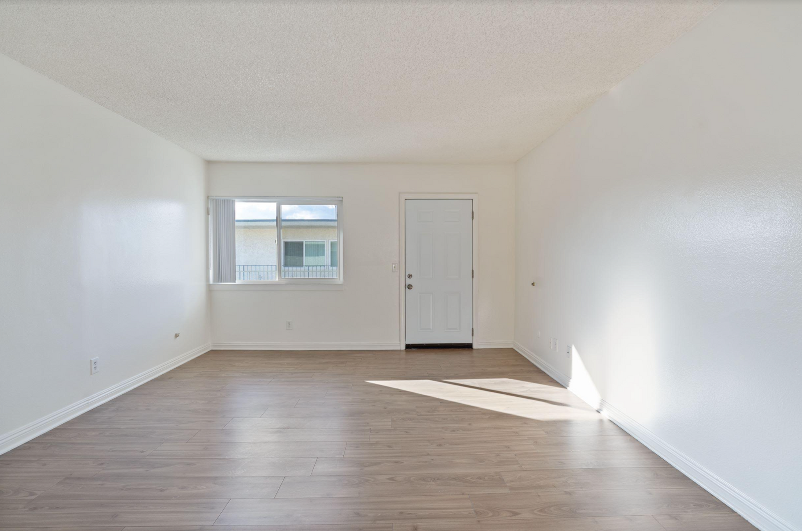 Burbank Apartment: 905 N. 3rd St.  - 210