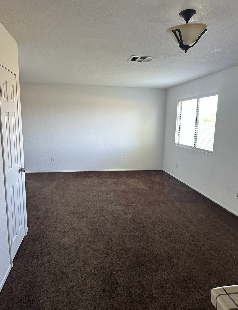 Gorgeous, spacious townhouse in West Lancaster! 