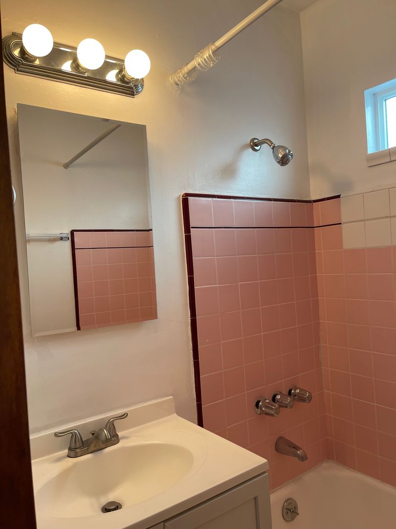 Los Angeles Apartment: 3626 Monon Street - 2