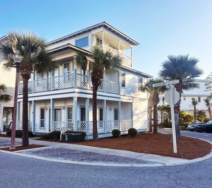 Perfect for large families or multiple friends! 5 bedroom house located close to tram pickup and walking distance to Rosemary and Alys!