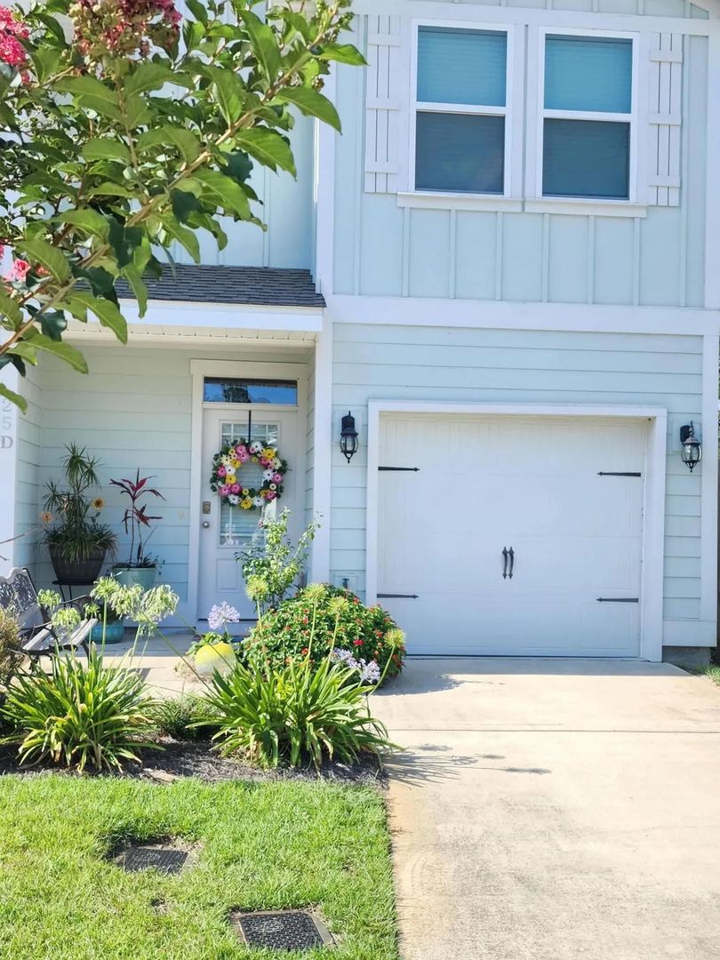 25 Crossing Ln #D 8 of 12