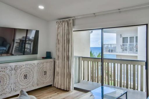 50% off first months rent. Gulf front community, Gulf views from balcony, community pool, walking distance to restaurants and shopping – photo 1