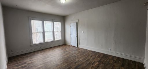 Listing photo thumbnail