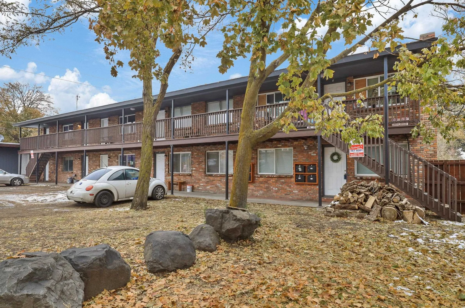 Spokane Apartment: 911 E Indiana Ave