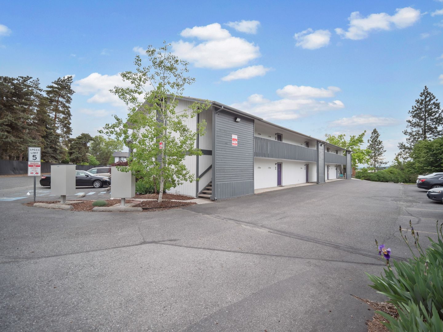 Spokane Valley Apartment: 402 South Eastern Road