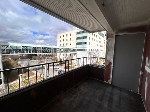 Listing photo thumbnail