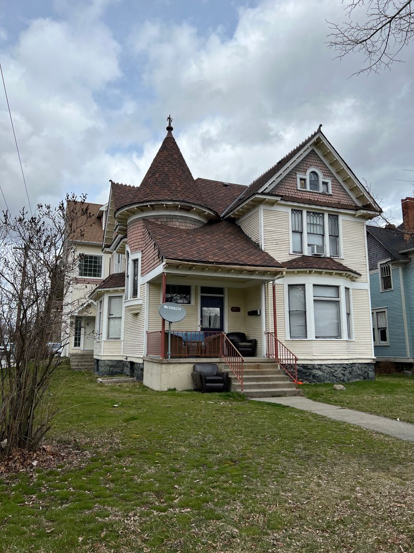 Spokane Apartment: 803 E Mission Ave