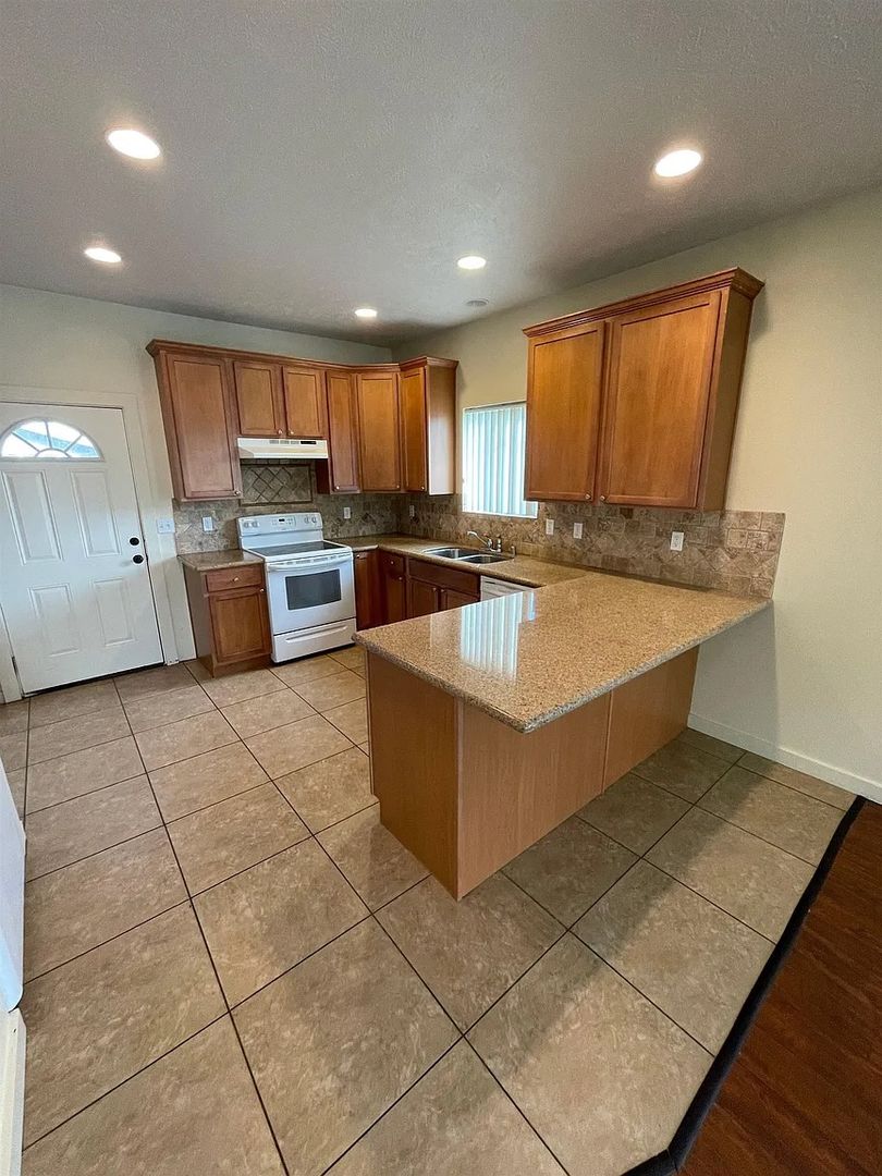 Cheney Apartment: 1809 4th Street