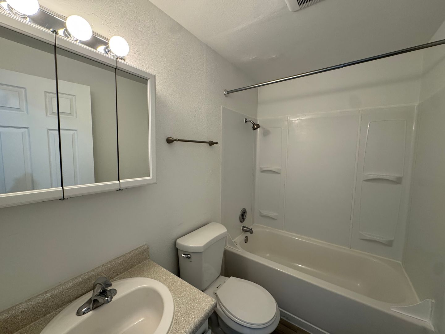 Spokane Valley Apartment: 402 South Eastern Road
