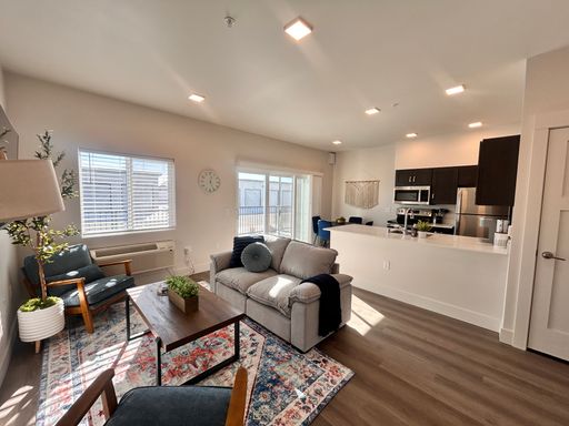 Listing photo thumbnail