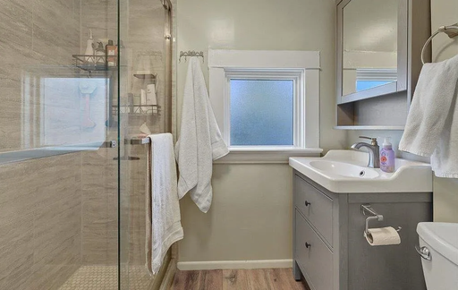 Listing photo thumbnail