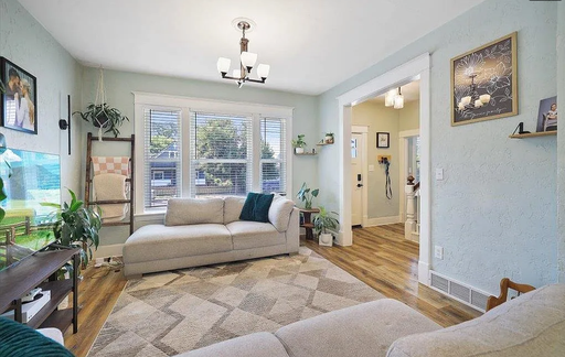 Listing photo thumbnail