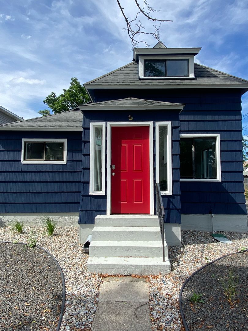 Spokane Apartment: 711 E Augusta Ave