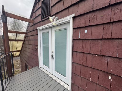 Listing photo thumbnail