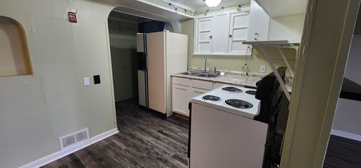 Listing photo thumbnail